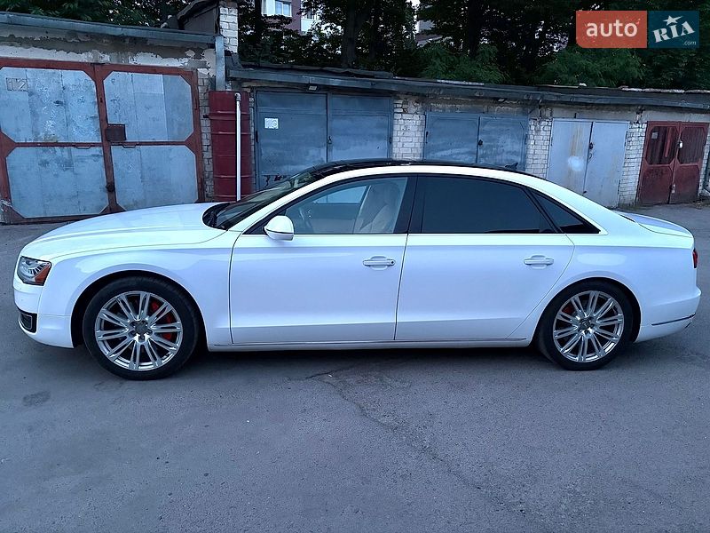 Седан Audi A8 2015 в Львове
