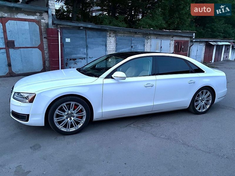 Седан Audi A8 2015 в Львове