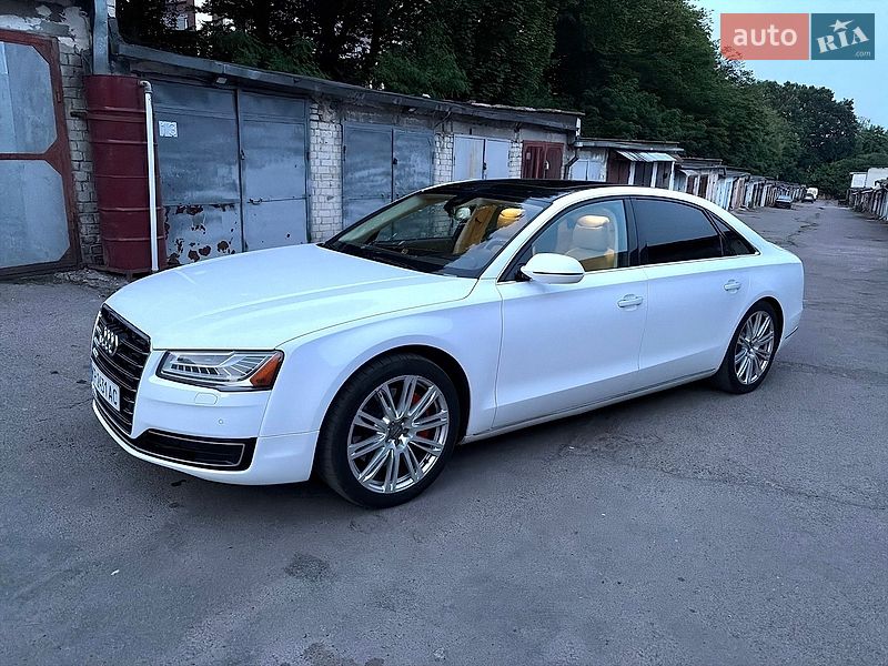 Седан Audi A8 2015 в Львове