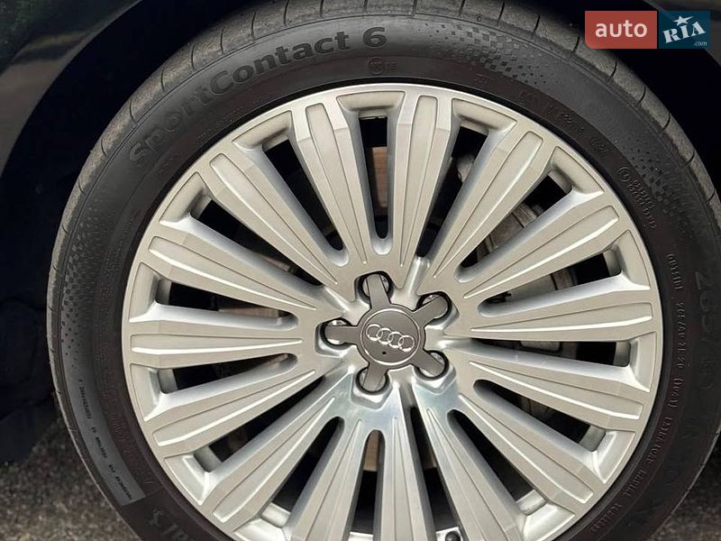 Седан Audi A8 2016 в Кропивницькому