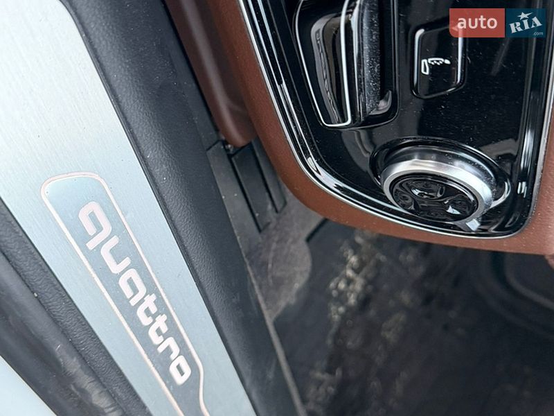 Седан Audi A8 2015 в Рівному