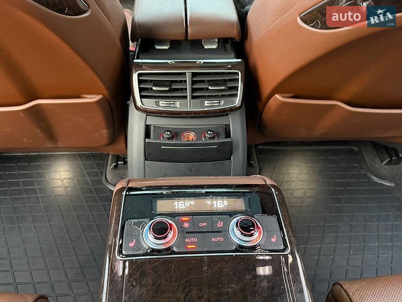Седан Audi A8 2015 в Рівному