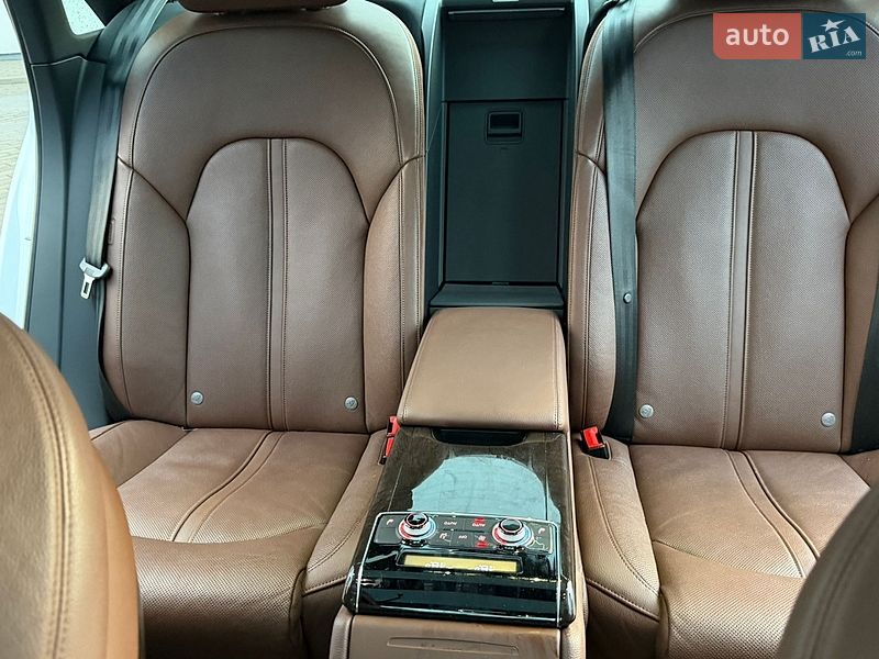 Седан Audi A8 2015 в Рівному