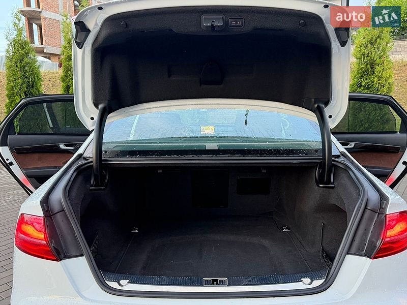 Седан Audi A8 2015 в Рівному