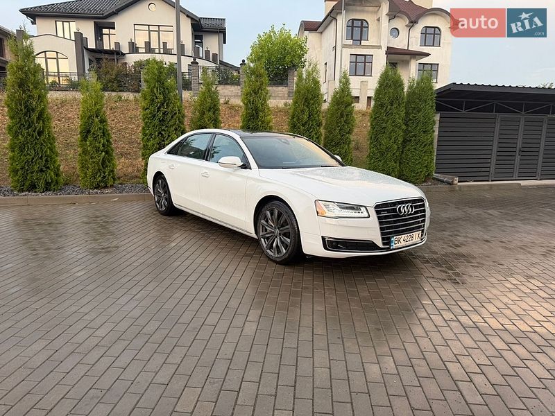 Седан Audi A8 2015 в Рівному
