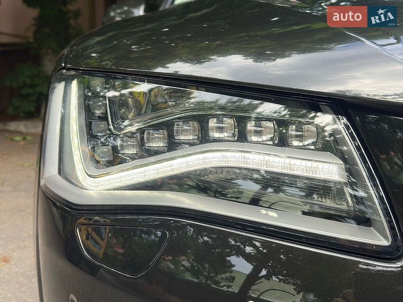 Седан Audi A8 2012 в Одессе