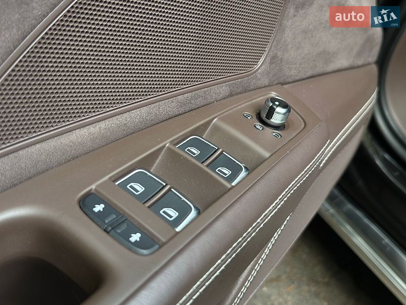 Седан Audi A8 2012 в Одессе