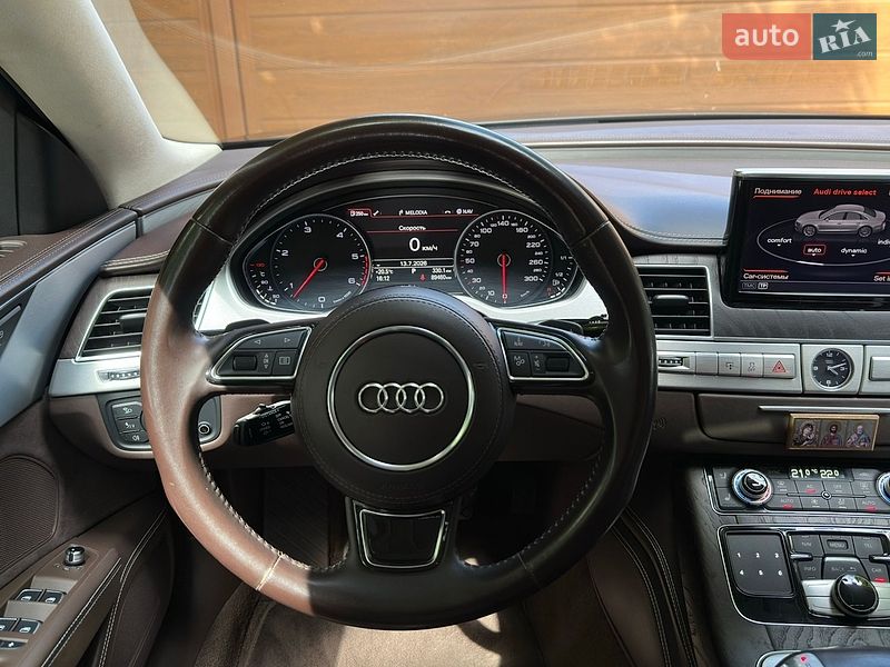 Седан Audi A8 2012 в Одессе
