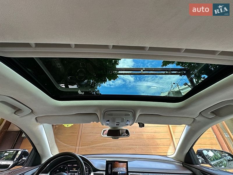 Седан Audi A8 2012 в Одессе