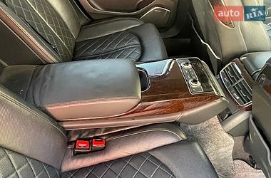 Седан Audi A8 2011 в Косове