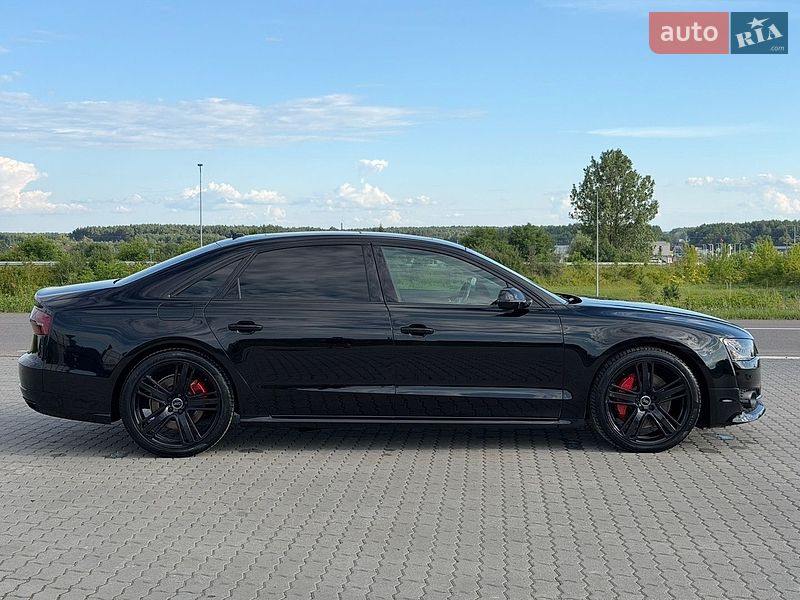 Седан Audi A8 2015 в Львове