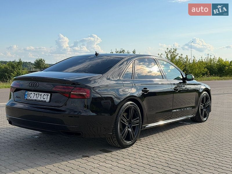 Седан Audi A8 2015 в Львове