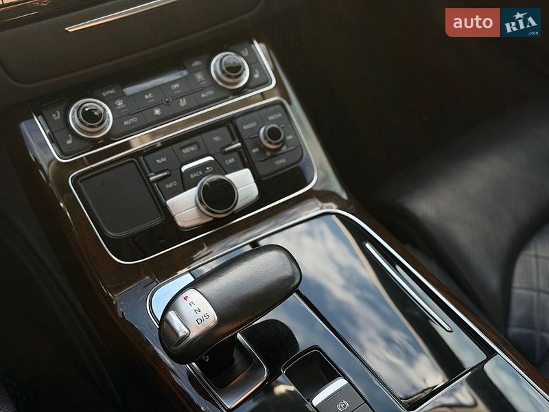 Седан Audi A8 2015 в Львове