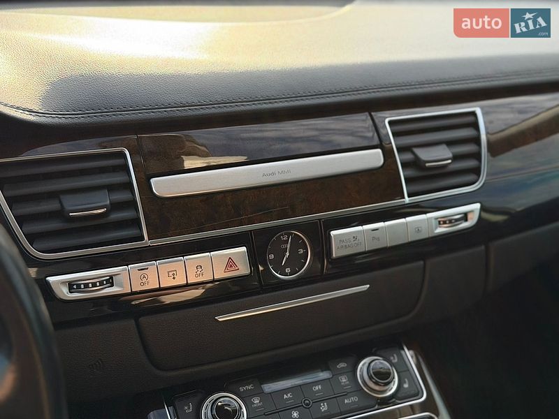 Седан Audi A8 2015 в Львове