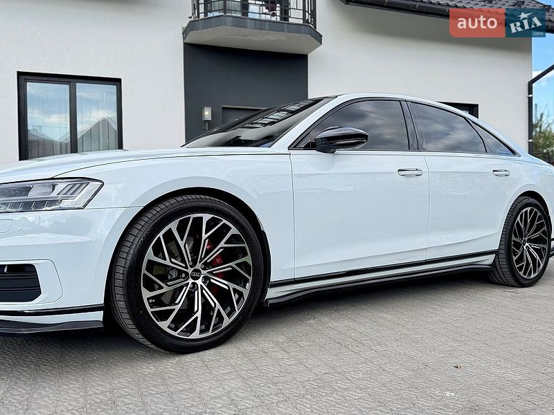 Седан Audi A8 2018 в Львове