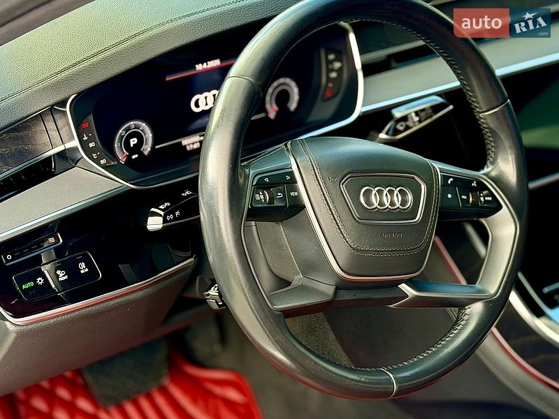 Седан Audi A8 2018 в Львове
