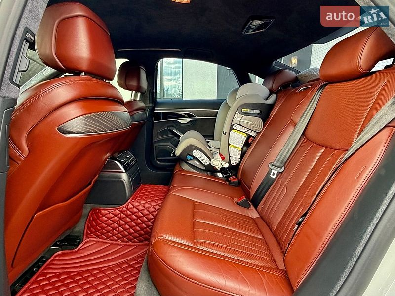 Седан Audi A8 2018 в Львове