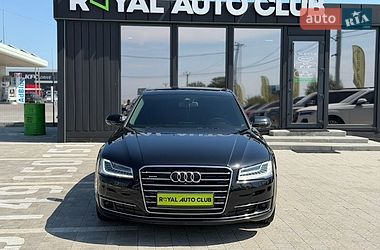 Седан Audi A8 2014 в Львові