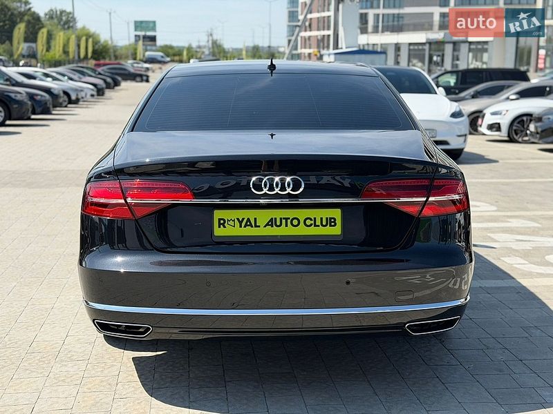 Седан Audi A8 2014 в Львові