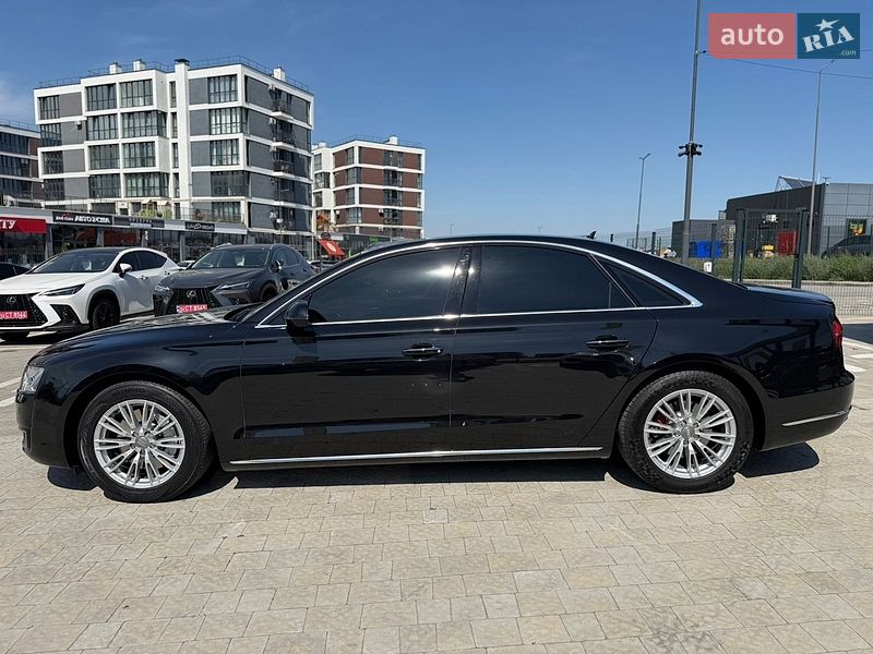 Седан Audi A8 2014 в Львові