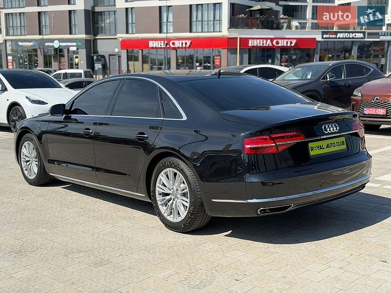 Седан Audi A8 2014 в Львові
