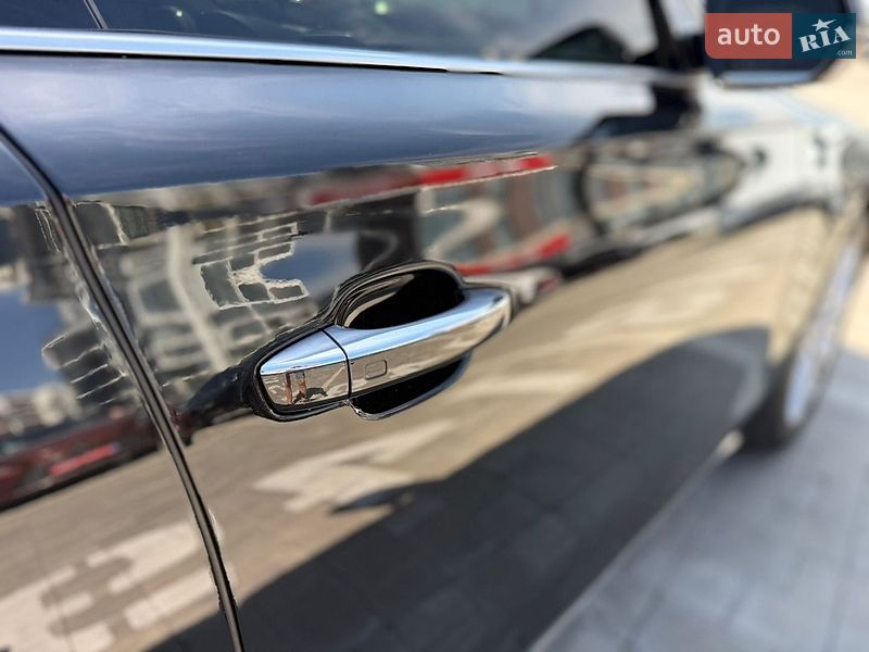 Седан Audi A8 2014 в Львові