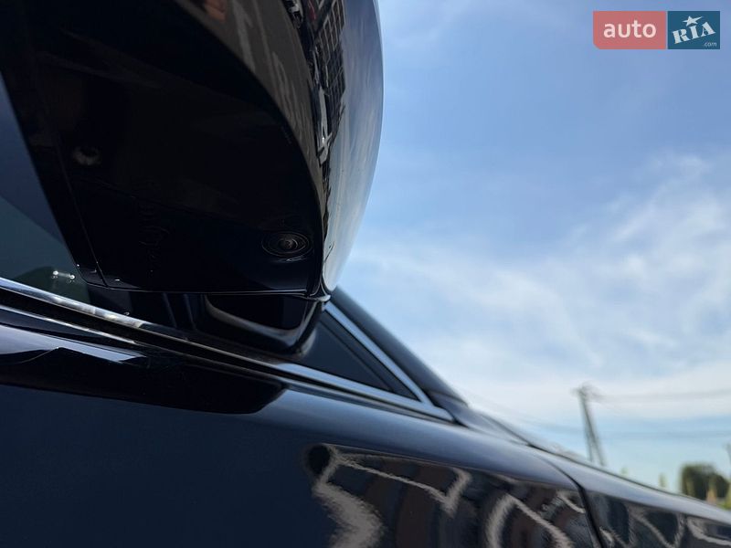 Седан Audi A8 2014 в Львові