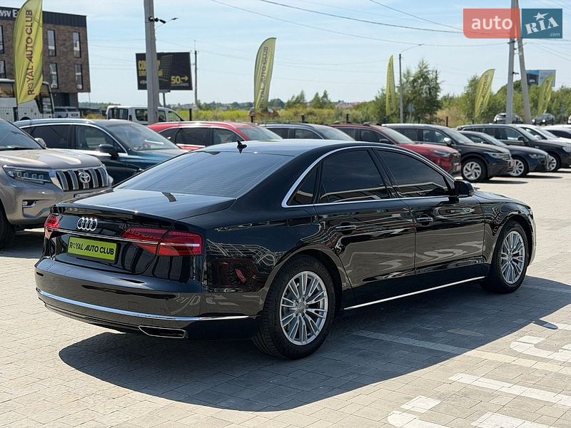 Седан Audi A8 2014 в Львові