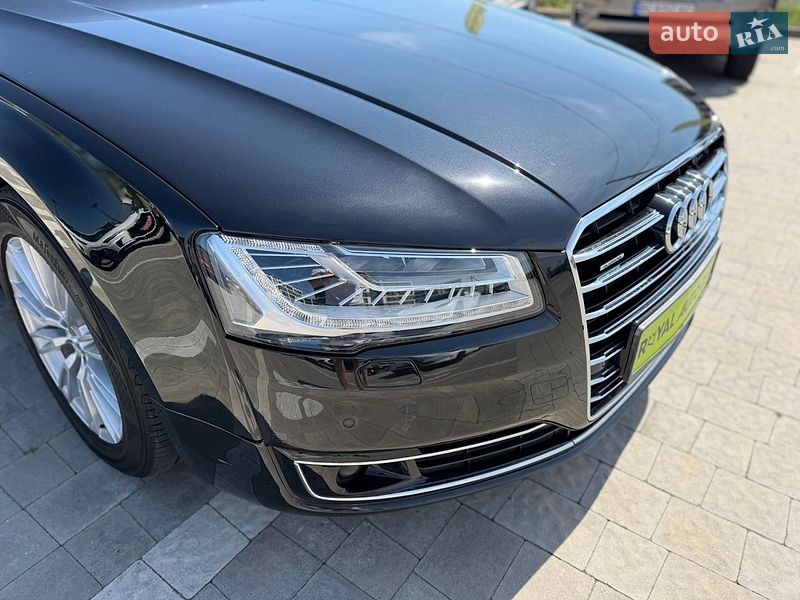 Седан Audi A8 2014 в Львові