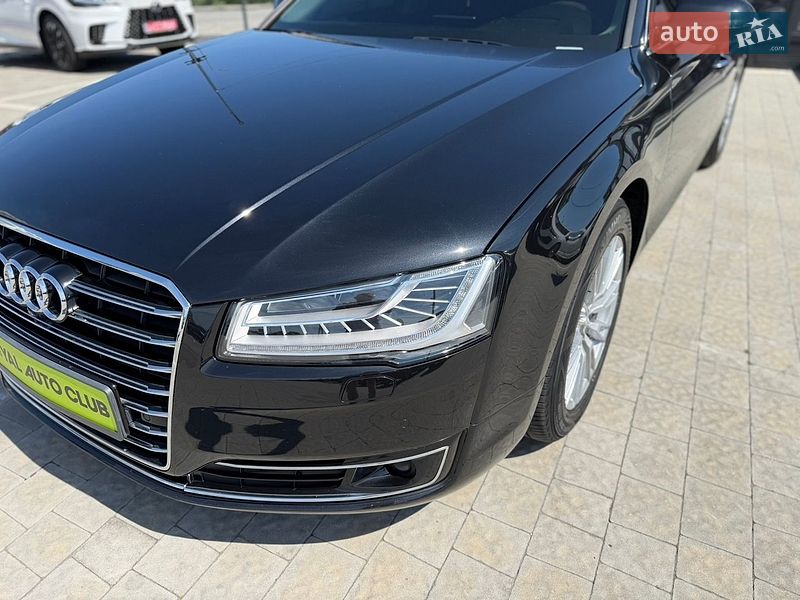 Седан Audi A8 2014 в Львові