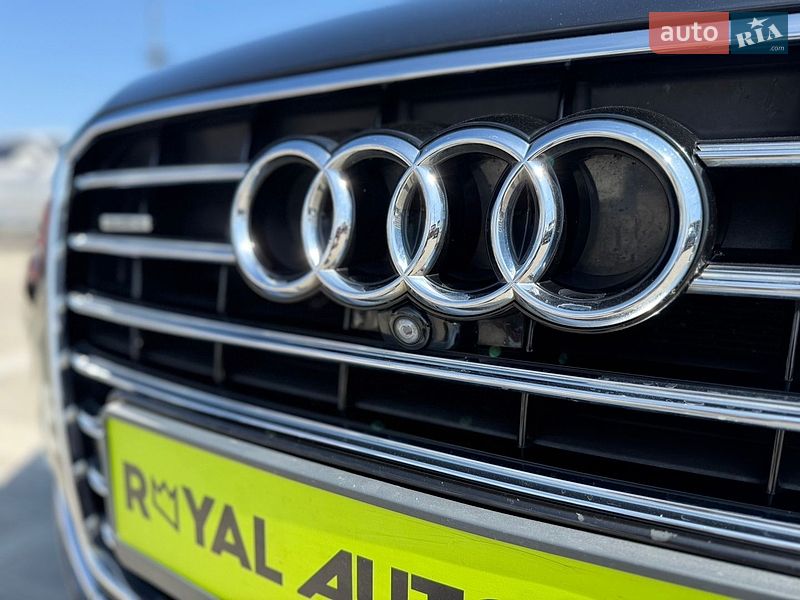 Седан Audi A8 2014 в Львові