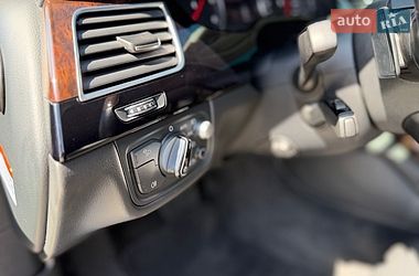 Седан Audi A8 2014 в Львові