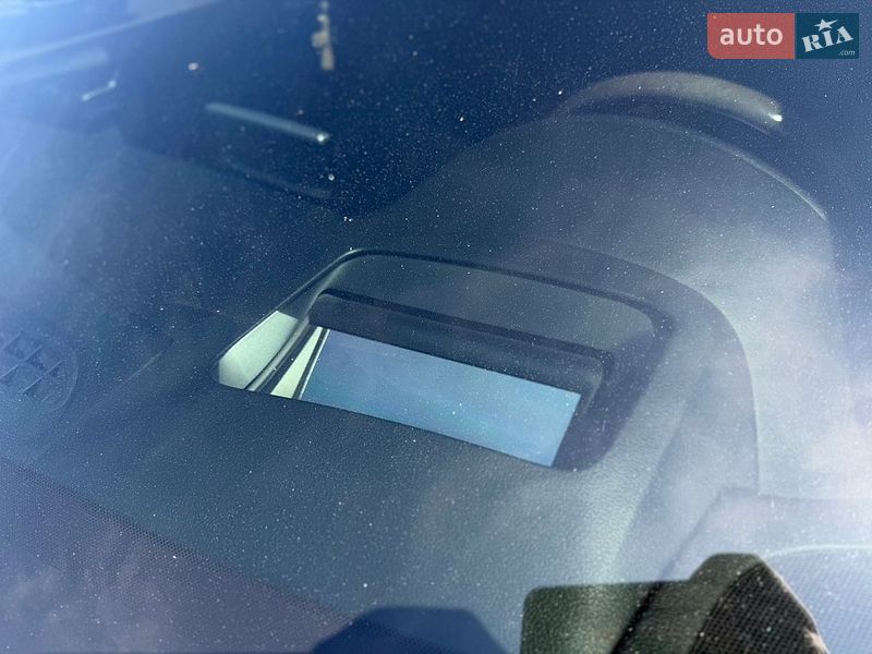 Седан Audi A8 2014 в Львові