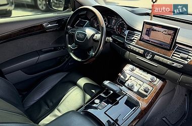 Седан Audi A8 2014 в Львові