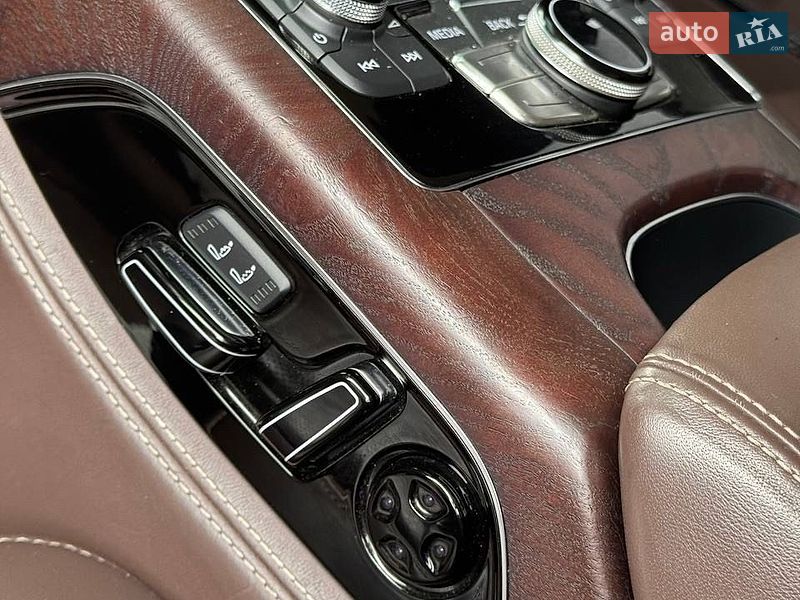 Седан Audi A8 2011 в Киеве