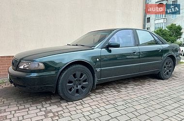 Седан Audi A8 1996 в Долині