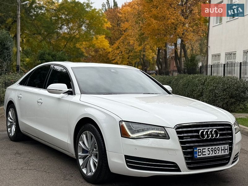 Седан Audi A8 2012 в Одесі