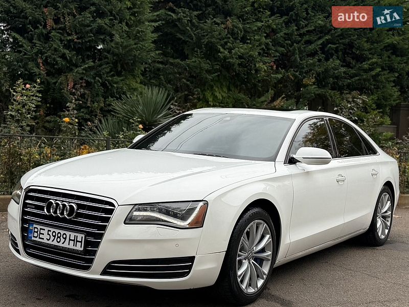 Седан Audi A8 2012 в Одесі