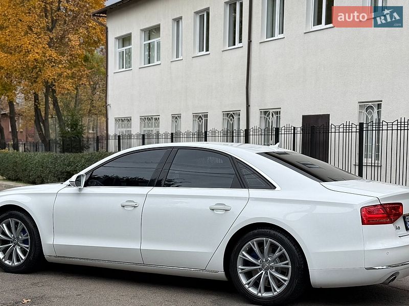 Седан Audi A8 2012 в Одесі
