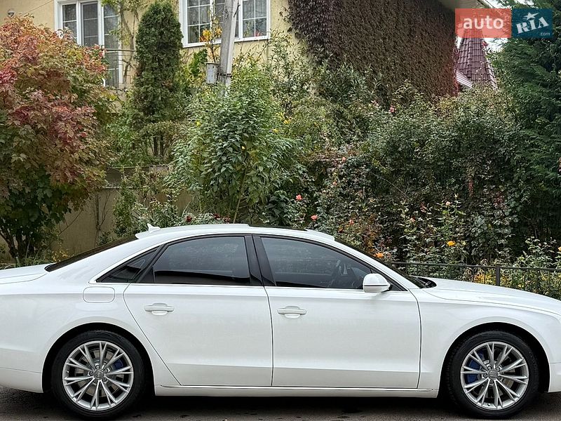 Седан Audi A8 2012 в Одесі