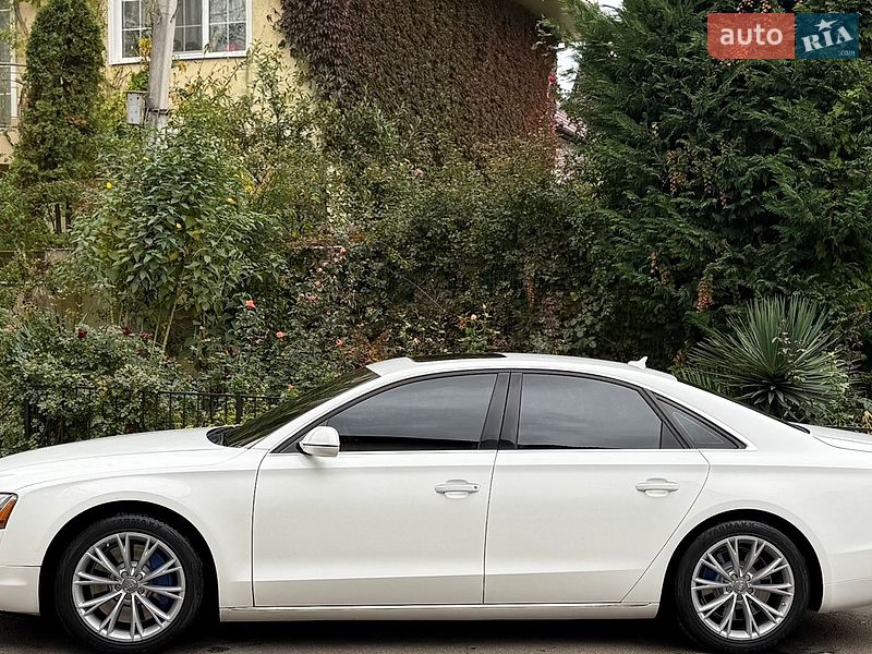 Седан Audi A8 2012 в Одесі