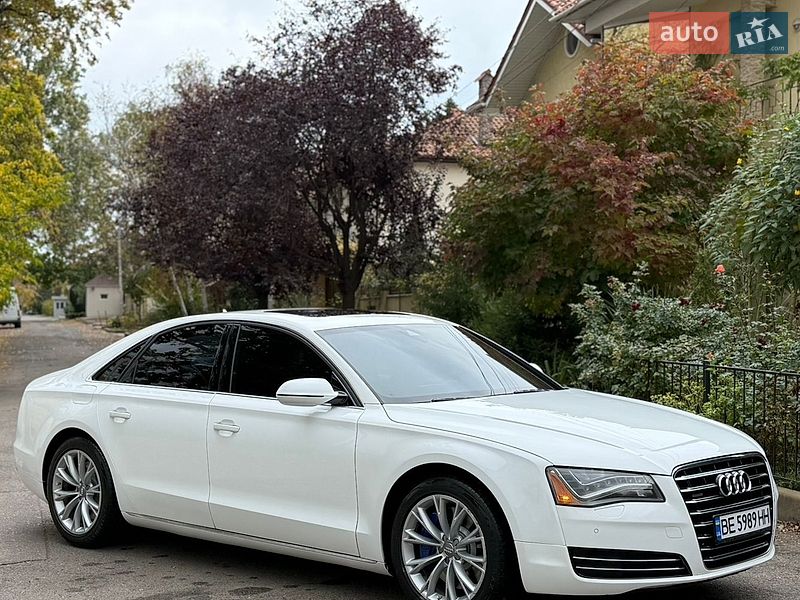 Седан Audi A8 2012 в Одесі