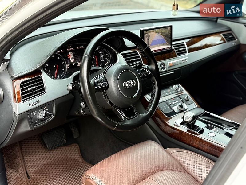 Седан Audi A8 2012 в Одесі