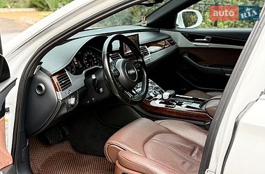 Седан Audi A8 2012 в Одесі