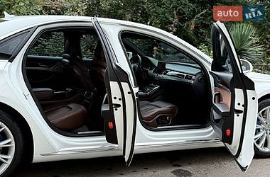 Седан Audi A8 2012 в Одесі