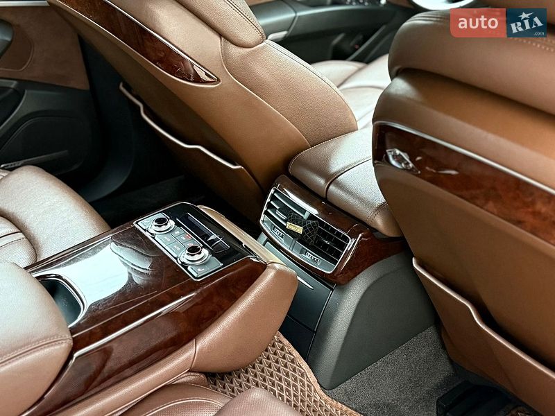 Седан Audi A8 2012 в Одесі