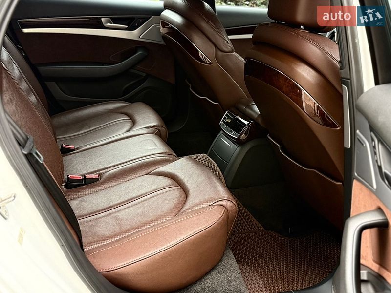 Седан Audi A8 2012 в Одесі