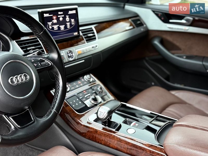 Седан Audi A8 2012 в Одесі