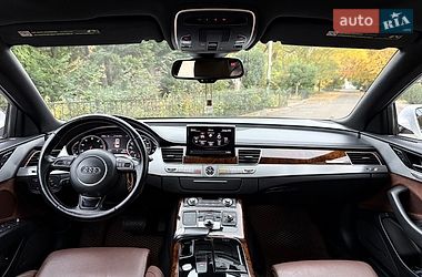 Седан Audi A8 2012 в Одесі