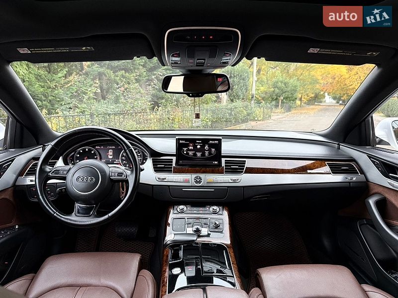 Седан Audi A8 2012 в Одесі